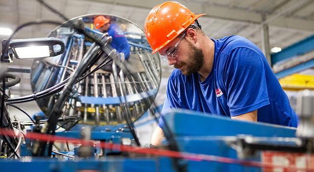 La industria auxiliar asturiana va desde hoy a la huelga y pone en riesgo la reparación del horno alto de ArcelorMittal