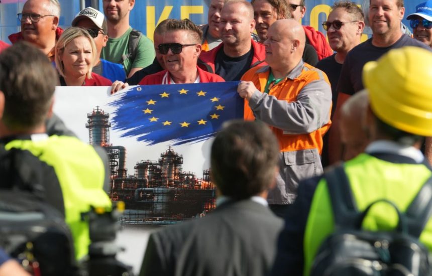 Trabajadores siderúrgicos europeos exigieron protección para el sector en una protesta en Bruselas